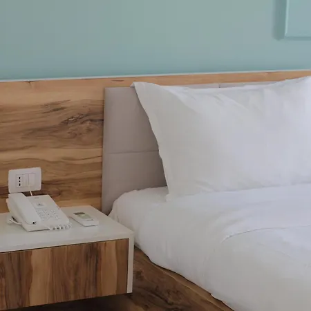 Compas Boutique Голем