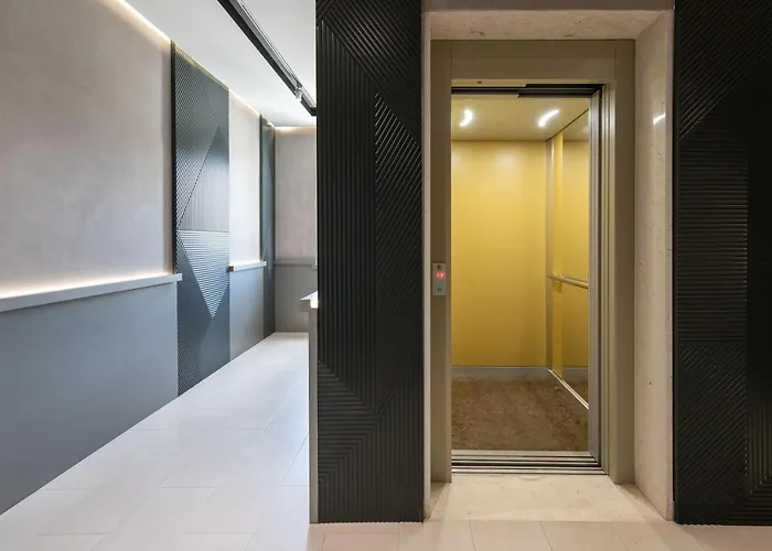 Compas Boutique 4* גולם