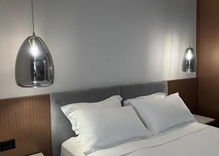 Compas Boutique Golem (Tirana)