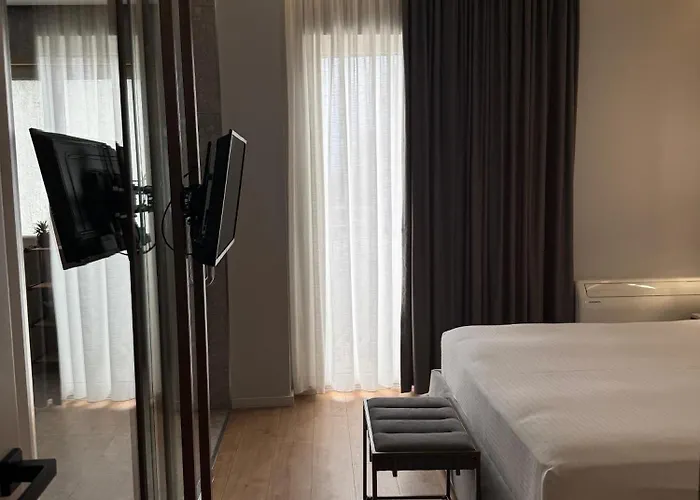 Compas Boutique גולם