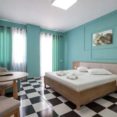 Отель Compas Boutique 4*