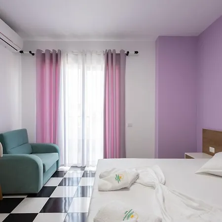 Отель Compas Boutique Голем