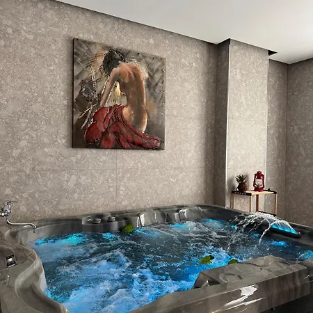 Отель Compas Boutique 4*