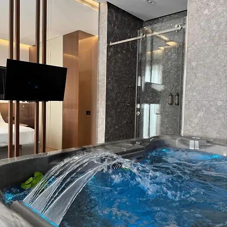 Compas Boutique Голем