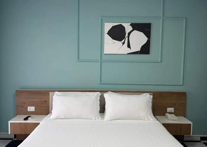 Compas Boutique Golem (Tirana)